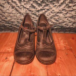 Black Wing Tip Heels- Size 7.5